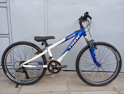 Trek MT 220